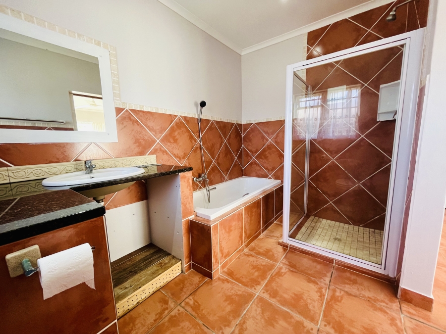 4 Bedroom Property for Sale in Sandbaai Western Cape